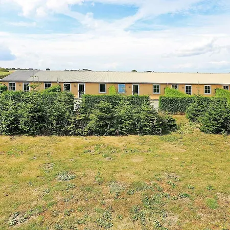 6 Person In Appartement