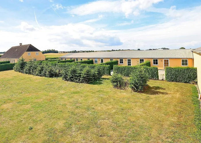 6 Person In Faaborg-by Traum *