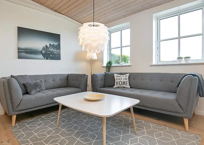 6 Person In Faaborg-by Traum *